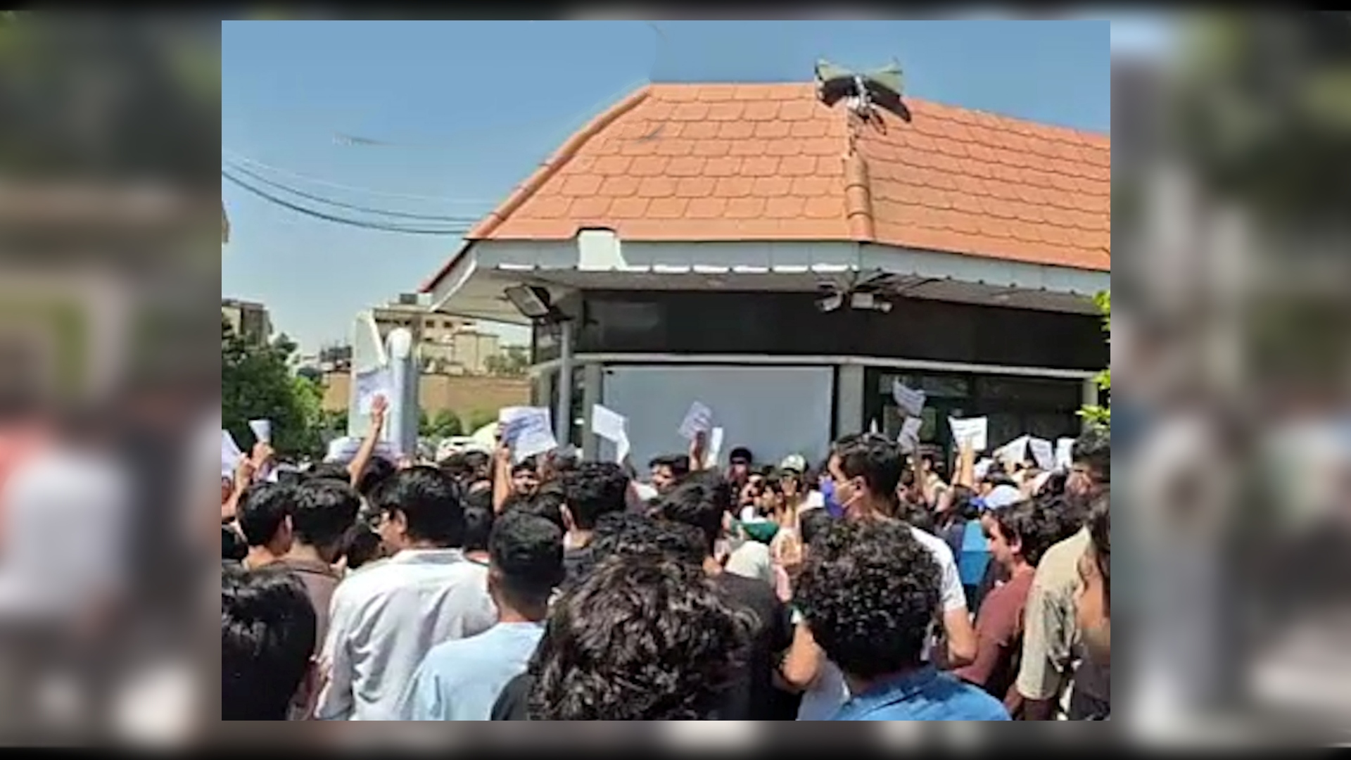 تحلیل رسانه حکومتی از تجمعات کنکوری؛ «پیروزی خیابان بر مدرسه» و تغییر زبان اعتراضات دانشآموزی